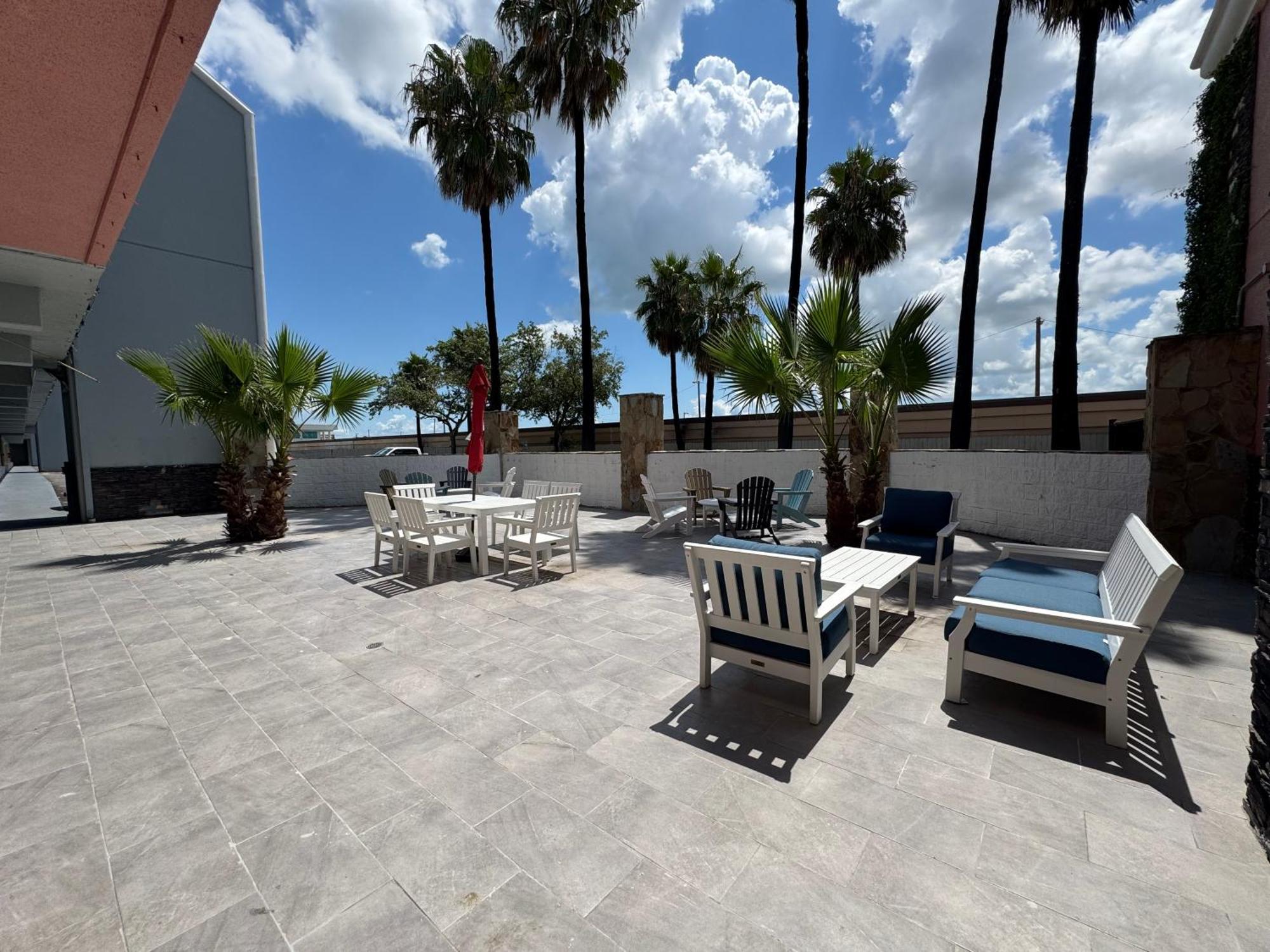 Baymont By Wyndham Corpus Christi Airport Hotel Buitenkant foto