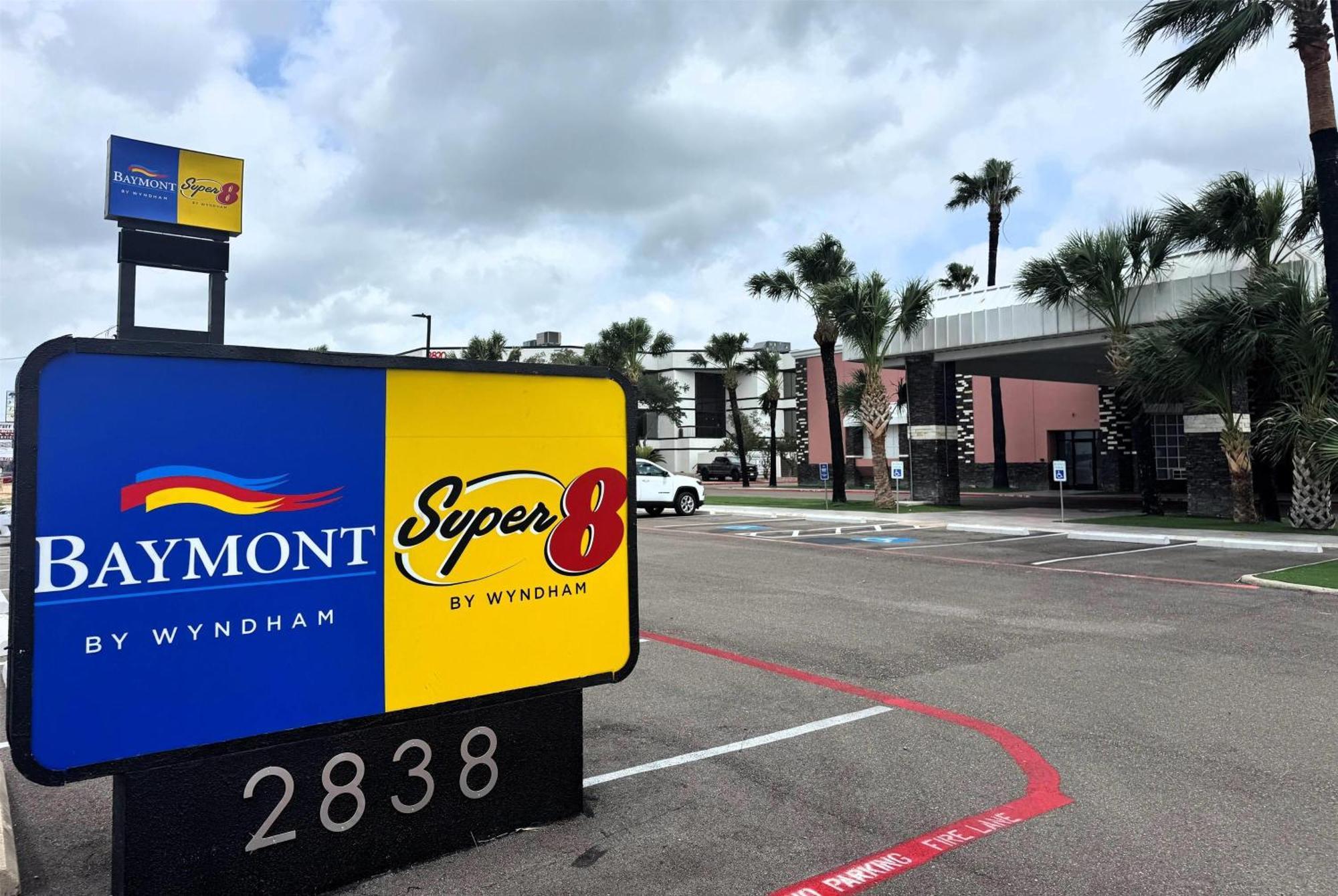 Baymont By Wyndham Corpus Christi Airport Hotel Buitenkant foto